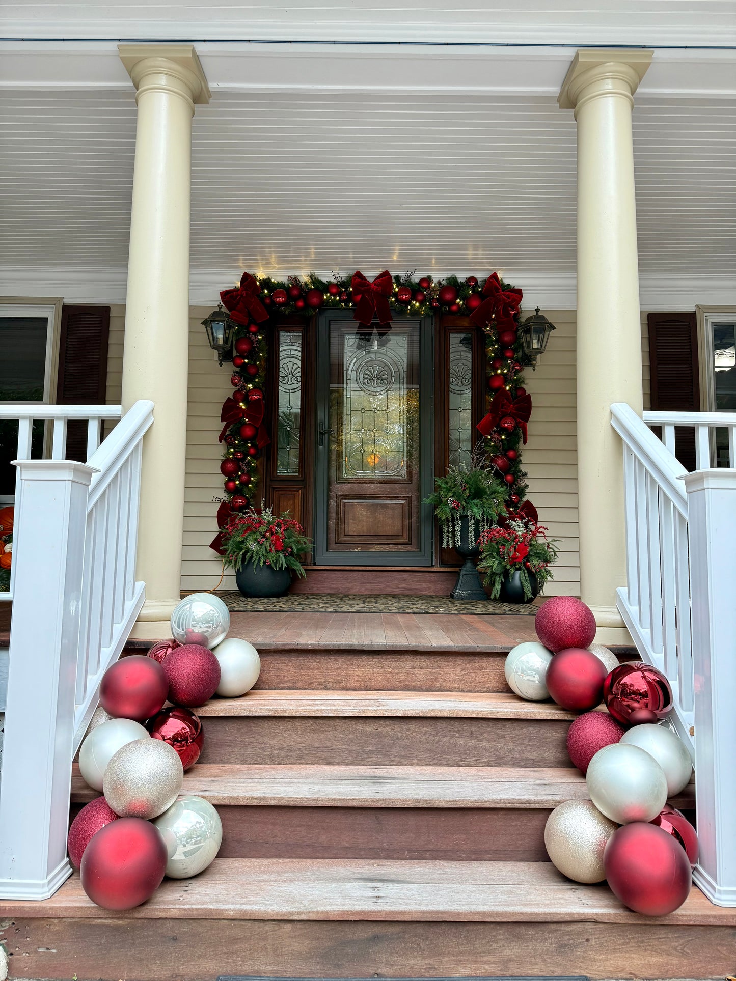 Rental - Petite Holiday Cascade